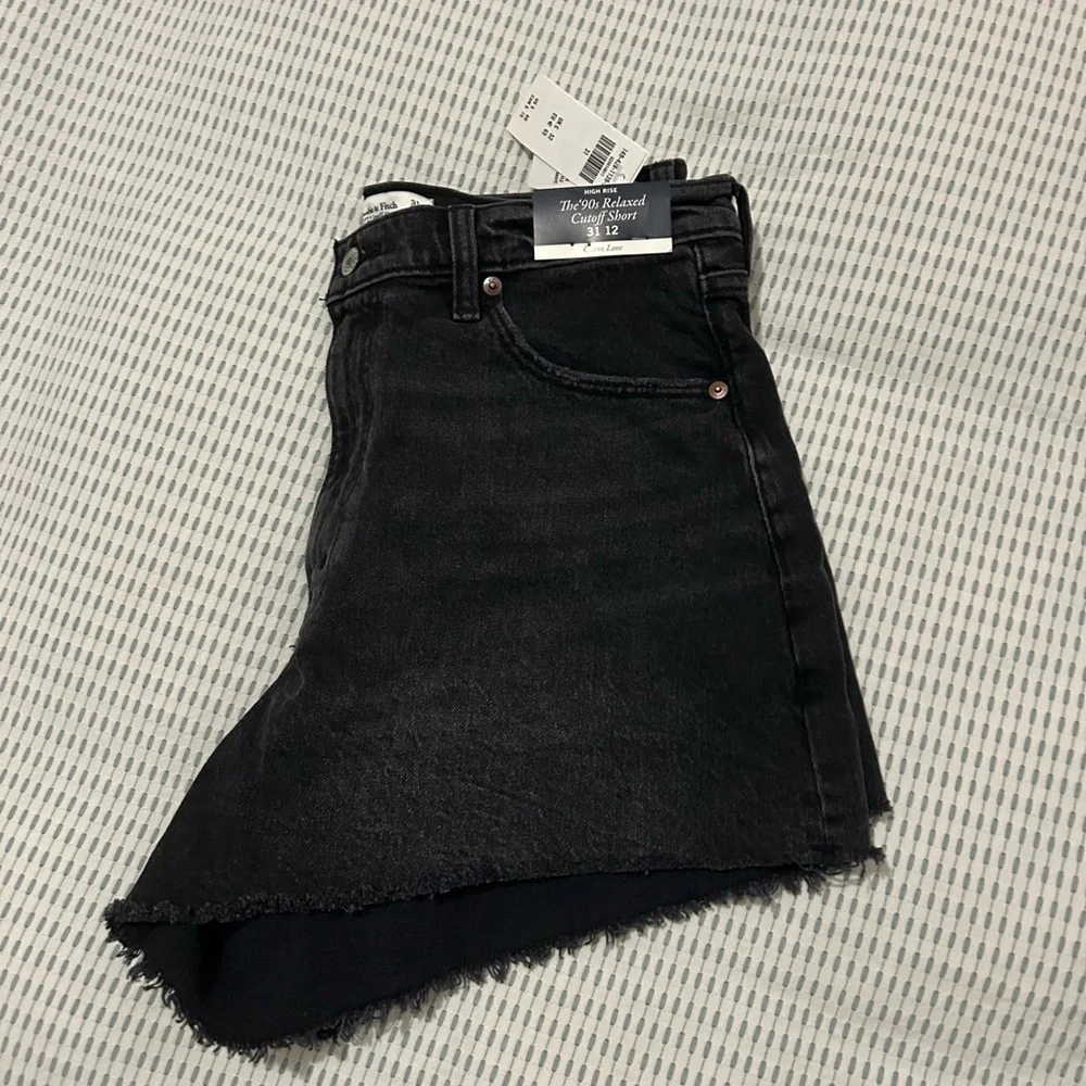Abercrombie & Fitch High-Rise Black Denim Cutoff Shorts - Picture 2 of 4